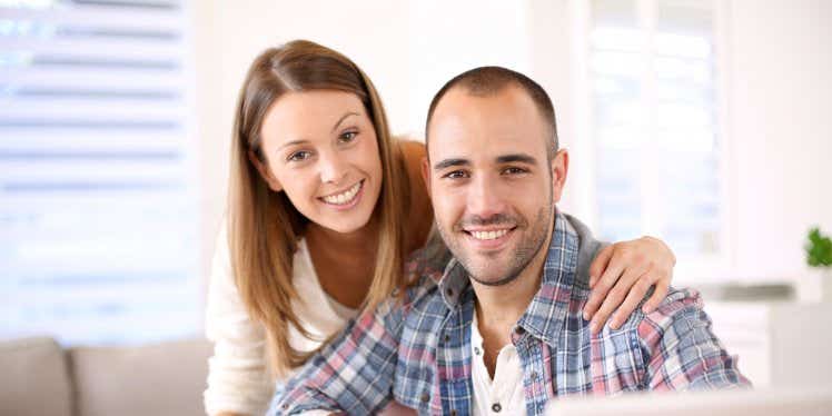 couple-with-calculator-and-paperword