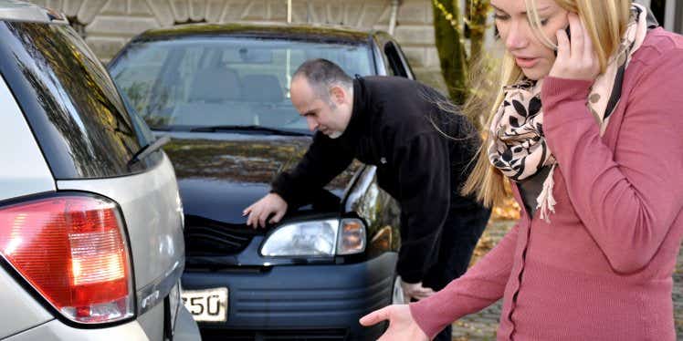 woman-on-phone-after-car-accident.CDN5e6611bb