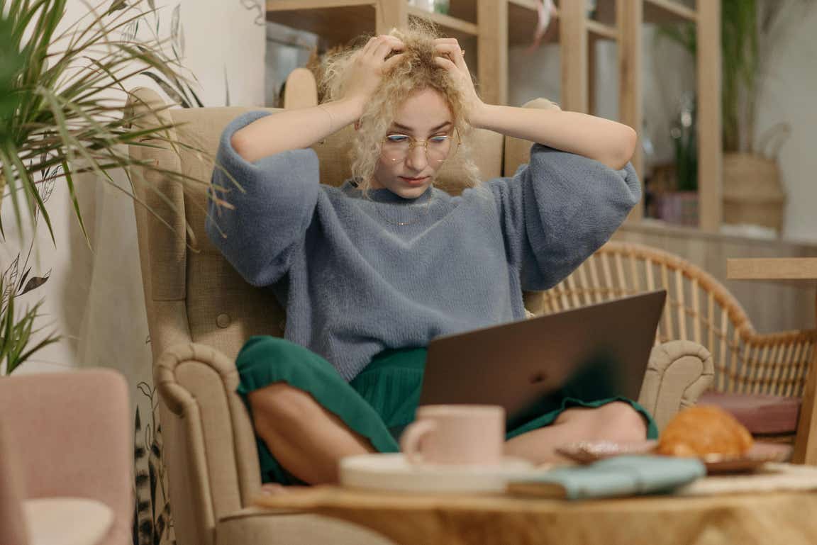 Small business owners face a growing challenge: the “infinite workday” is stretching hours and draining productivity. To protect teams from burnout and sustain creativity, leaders must set clear boundaries, rethink workflows, and prioritise wellbeing.