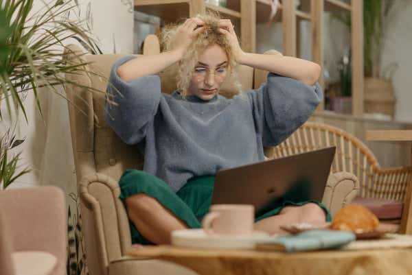 Small business owners face a growing challenge: the “infinite workday” is stretching hours and draining productivity. To protect teams from burnout and sustain creativity, leaders must set clear boundaries, rethink workflows, and prioritise wellbeing.