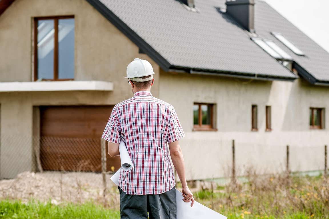 In a bid to tackle the UK’s housing shortage and revive the role of smaller developers, the government has announced a major overhaul of planning rules, land access, and funding support for SME housebuilders.