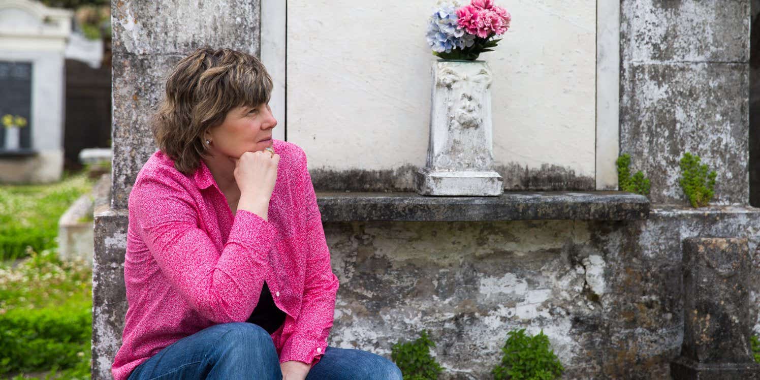 grieving-woman-at-grave