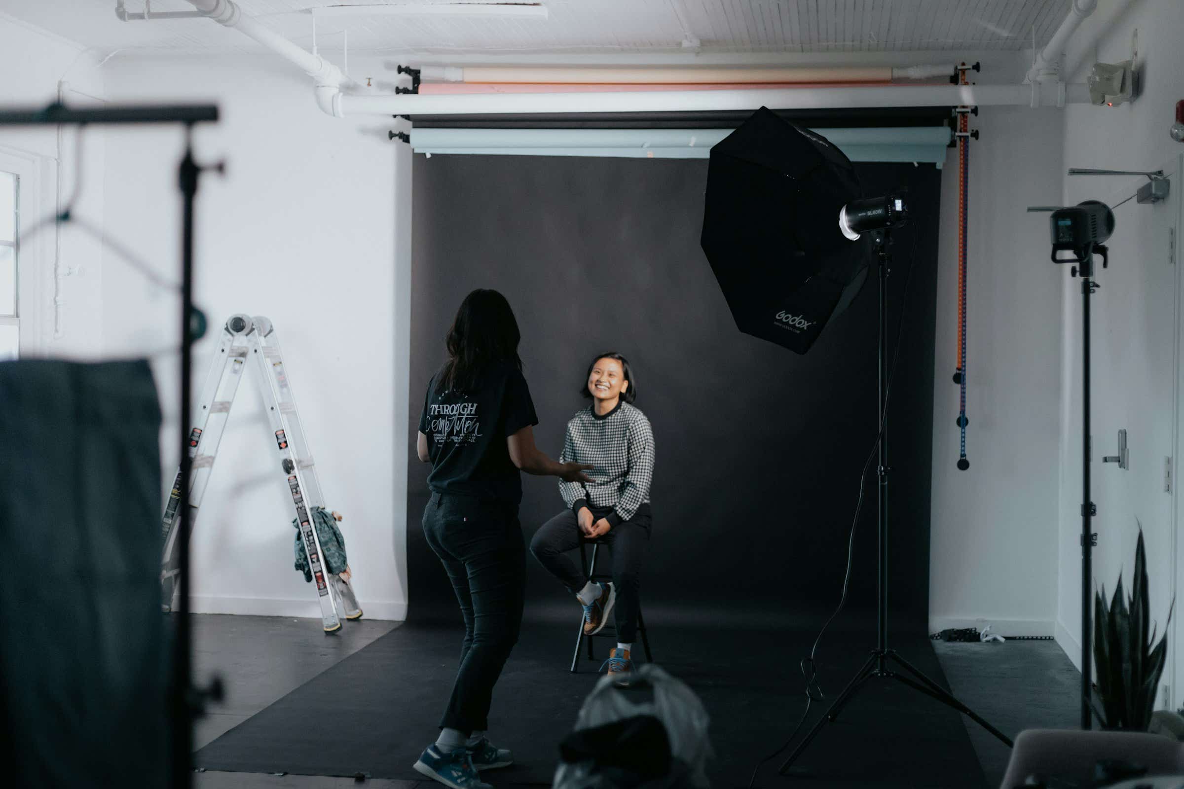 Whether it’s selling handmade goods, offering freelance services, or setting up an online store, more people than ever are turning a few spare hours into an extra income stream.