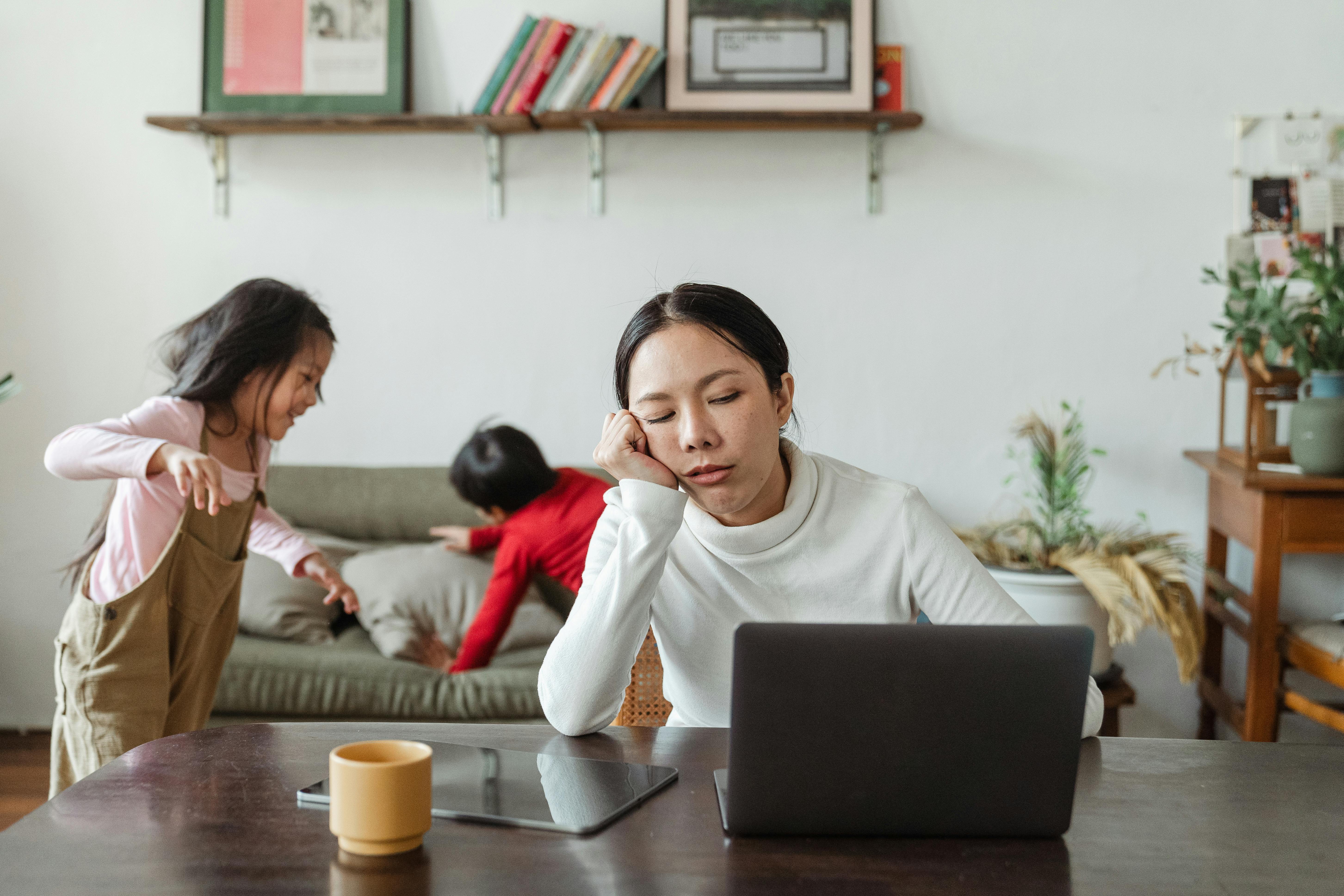 A new study has highlighted how home distractions can affect remote workers’ wellbeing and productivity, and suggests clearer boundaries and managerial support are key to making flexible work effective.
