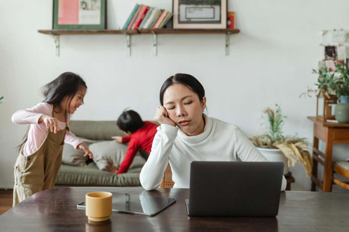 A new study has highlighted how home distractions can affect remote workers’ wellbeing and productivity, and suggests clearer boundaries and managerial support are key to making flexible work effective.