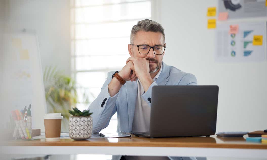 Benefits and drawbacks of a business savings account