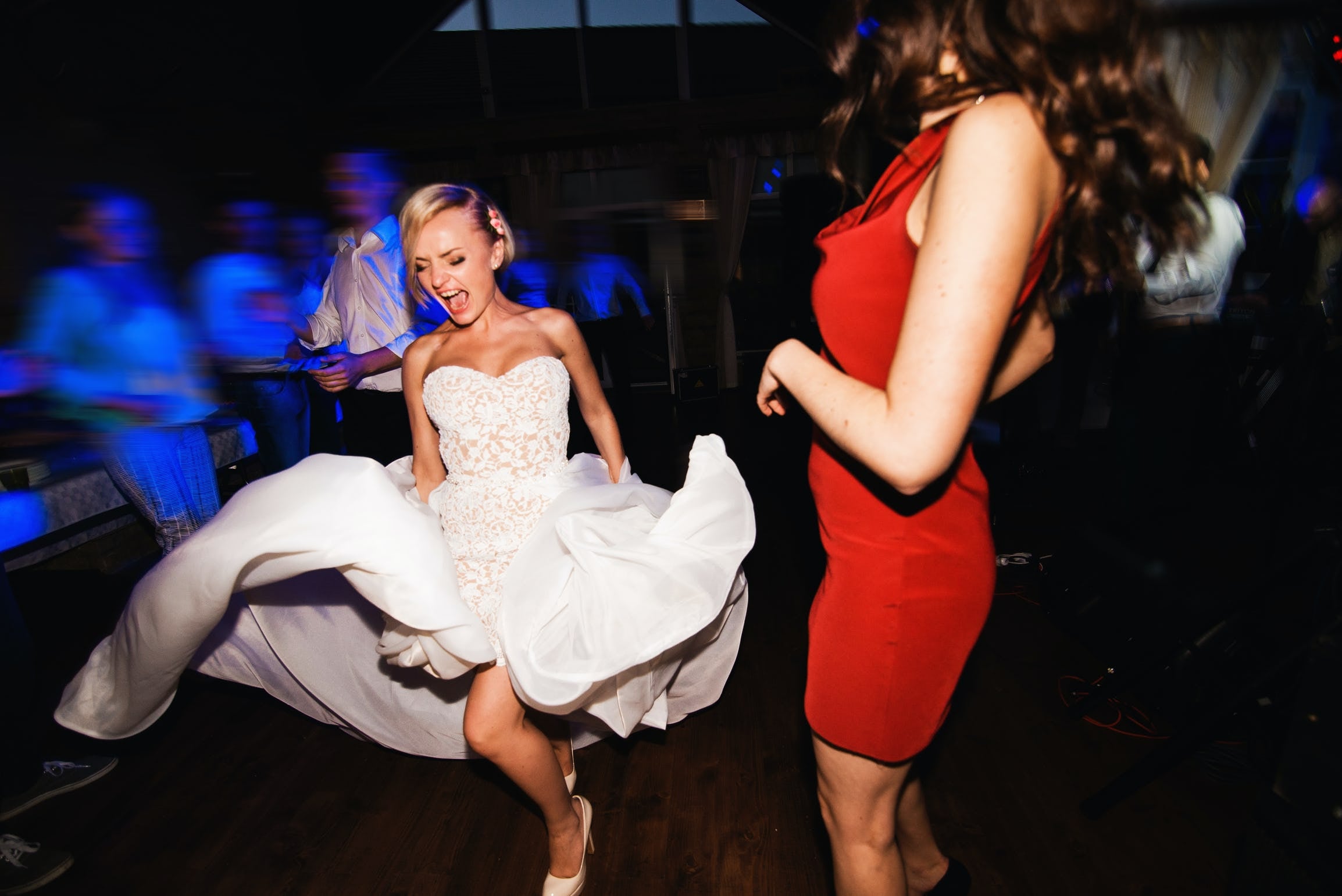 20 Songs Guaranteed To Fill The Dance Floor At Your Wedding Reception!  #weddingmusic #function…