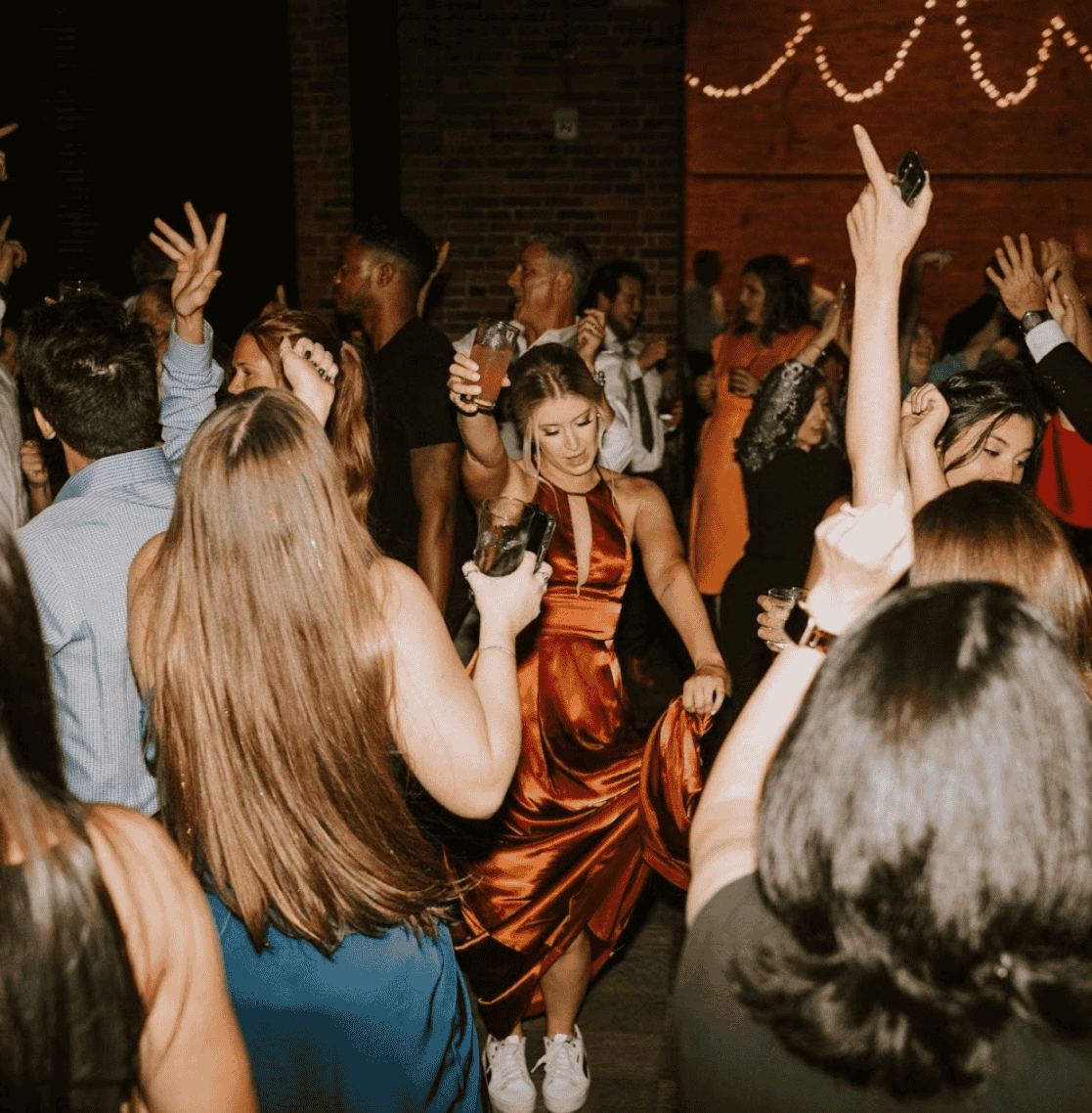 eye catching wedding decor - DJ - Image module